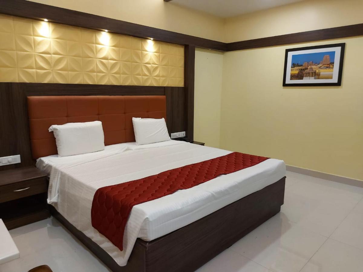 Sri Balaji Grand Hotel Кумбаконам Екстериор снимка