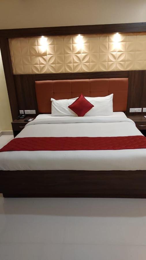 Sri Balaji Grand Hotel Кумбаконам Екстериор снимка